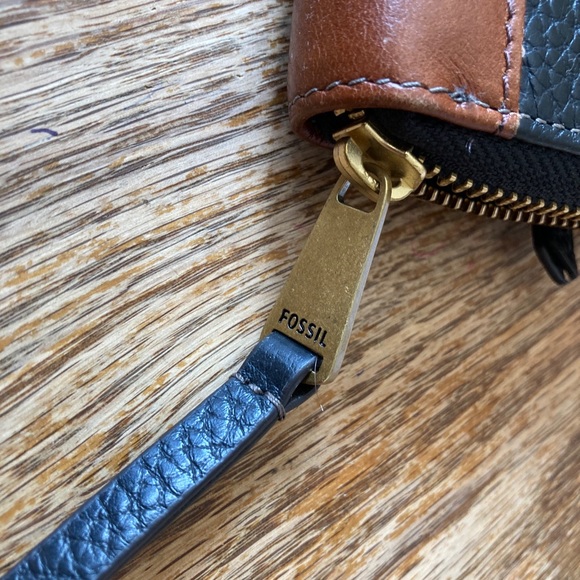 Fossil Zip Around Wallet (Matching tote available) - Picture 7 of 7